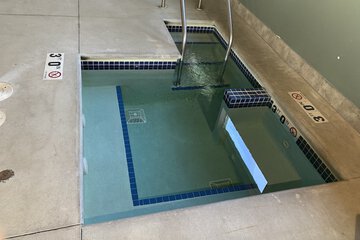Indoor spa tub