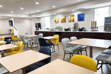 Breakfast/Coffee Service 18 of 26