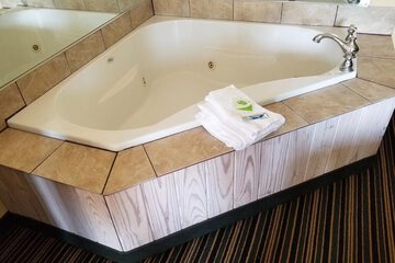 Jetted tub