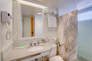 Bathroom sink