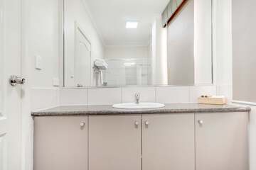 Bathroom sink