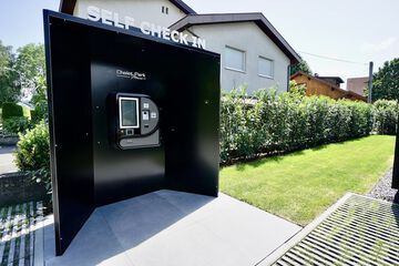 Check-in/check-out kiosk