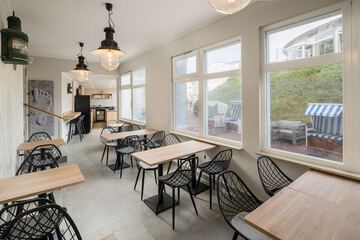 Snack bar