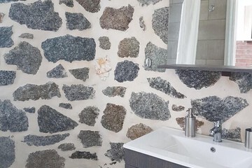 Bathroom sink