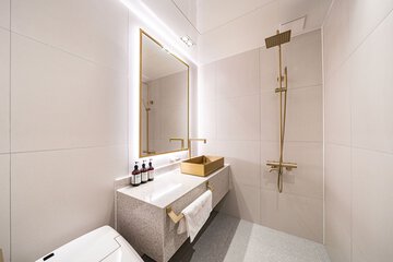 Bathroom sink