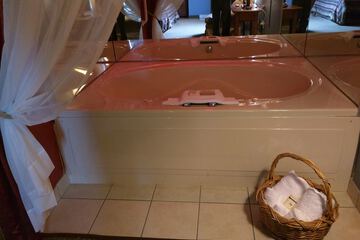 Private spa tub