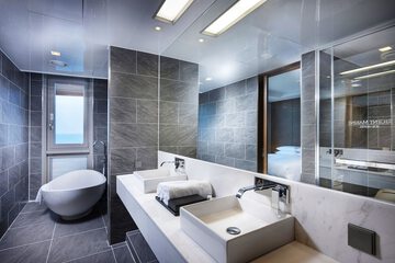 Bathroom sink