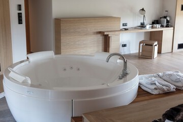 Jetted tub