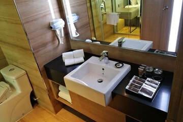 Bathroom sink