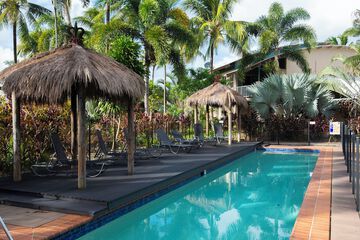 Exercise/lap pool
