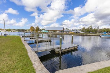 Dock