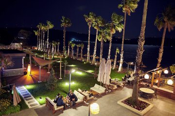 Poolside bar