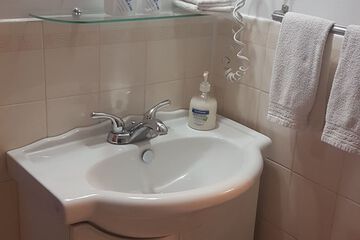 Bathroom sink