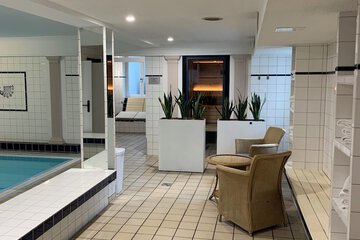 Exercise/lap pool