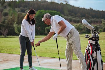 Indoor golf driving range