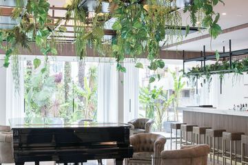 Lobby lounge