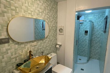 Bathroom sink