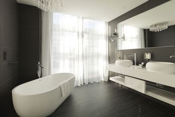Deep soaking bathtub