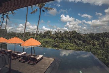 Infinity pool