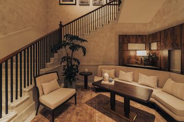 Lobby lounge