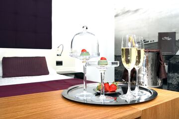 Champagne service