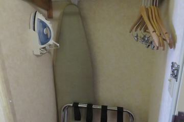 Iron/ironing board