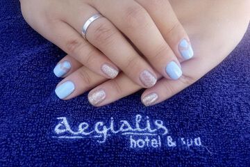 Nail salon