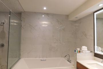 Jetted tub