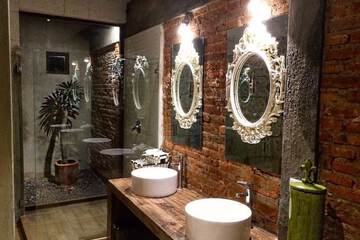 Bathroom sink