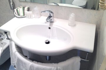 Bathroom sink