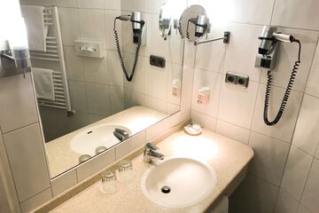 Bathroom sink