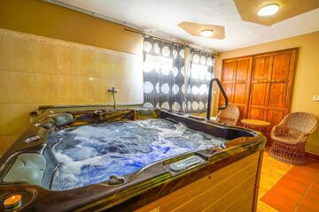Indoor spa tub
