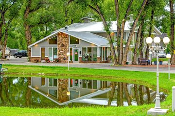 Check-in/check-out kiosk