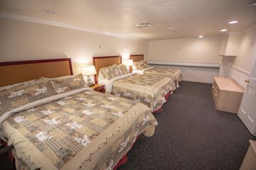 Room 40 of 95