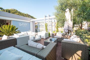 Poolside bar