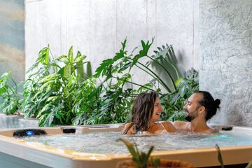 Indoor spa tub
