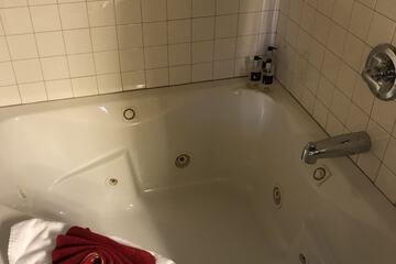 Jetted tub