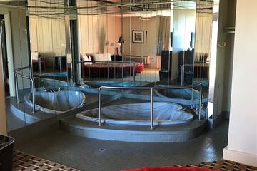 Jetted tub