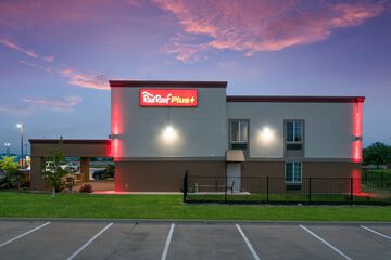 Red Roof Inn PLUS+ Fort Worth Burleson