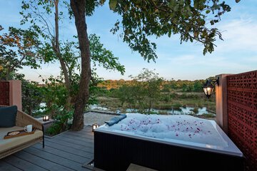 Private spa tub