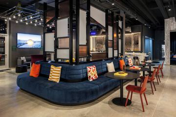 Lobby lounge