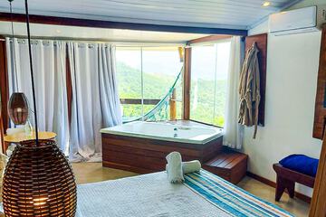 Private spa tub