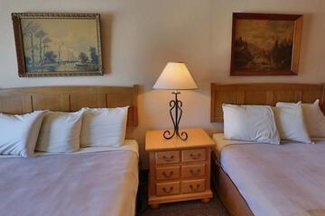 Outback Roadhouse Motel & Suites