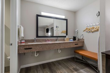 Room 28 of 42
