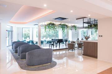Lobby lounge