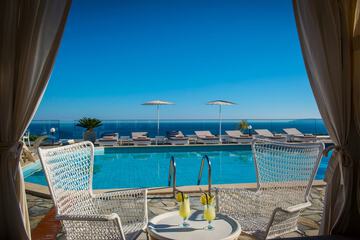 Infinity pool