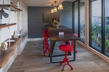 Business Center 79 of 83