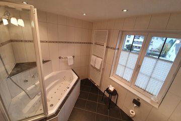 Jetted tub