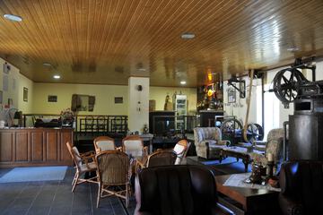 Sports bar