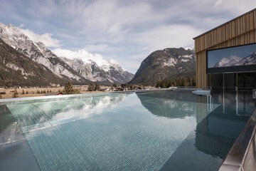 Infinity pool